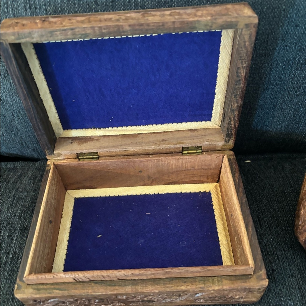Vintage Hand Carbed Woode Jar and Jewlry Box. Made in India. - Picture 5 of 9